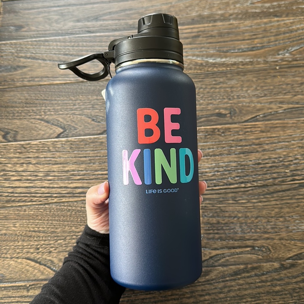 LIFE IS GOOD 32oz water bottle